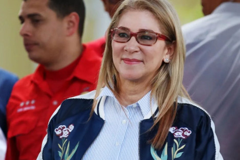 马杜罗夫人出庭，肋骨骨折、头缠绷带仍坚决抗争