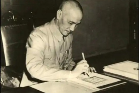 蒋介石日记戒色，屡犯屡戒，屡戒屡犯！