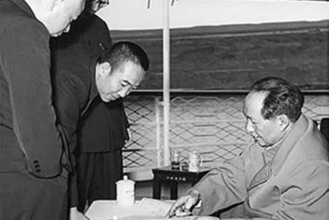 万里长江第一坝的两次决策