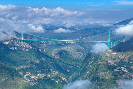 “成为中国人”，需要付出很大的努力