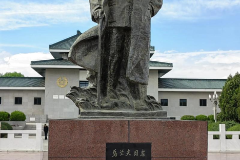 “红色之子”乌兰夫解放内蒙的最大敌人竟然是……