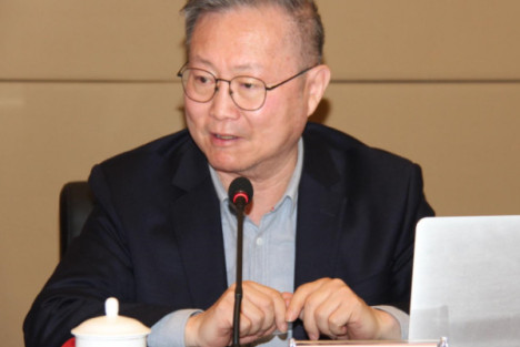 何自力：绝不容许否定马克思的劳动价值论和剩余价值论