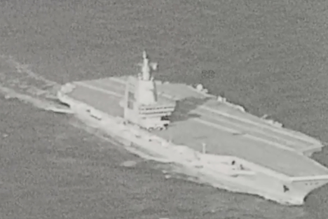 福建舰穿越台湾海峡，某些人，吓坏了吧！