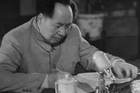 张学良被问：毛泽东到底哪里厉害？他沉默良久，只说了一句话