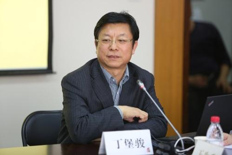 丁堡骏等：靠曲解“跨越卡夫丁峡谷”理论来否定十月革命是徒劳的！