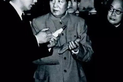 荣毅仁眼中的毛主席：“周到又全面，稳重又果敢”