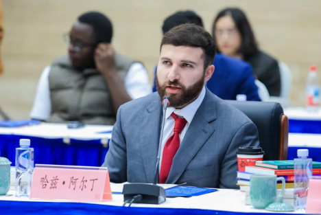 美共执行主席访华后慨叹：中华人民共和国万岁！中国共产党万岁！