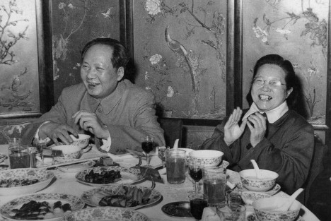 毛主席：“假如中国没有占半数的妇女的觉醒，中国抗战是不会胜利的”