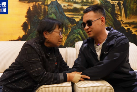 见到他，张桂梅老师哭了