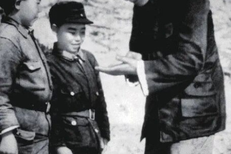 抗战时期的延安小勤务员
