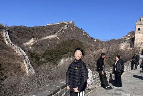 在八达岭长城哽咽吟诵《清平乐·六盘山》的女孩找到了！