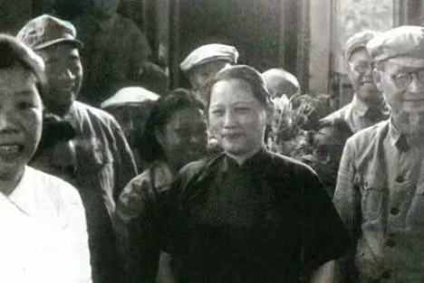 1949年北上参加新政协，谁上了宋庆龄的专列？