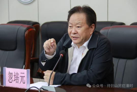 本会副会长、作家忽培元走进上海校园讲解延安精神
