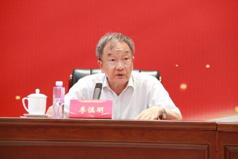 李慎明：党的各级干部其中包括学者必须始终坚持“人民至上”和“以人民为中心”为灵魂作导向