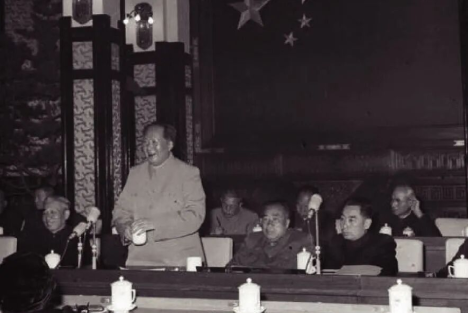 毛主席是怎样探索适合中国国情的社会主义建设道路的？