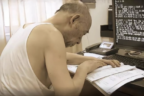 这位穿几元背心的老人，让中国导弹指哪儿打哪儿！