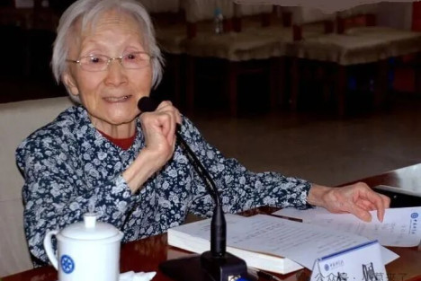 99岁裸捐离世，举国尊称她为“先生”！这才是中国人最该追的星