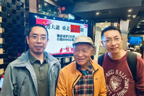 来自香港的他，为何74岁还能徒步万里长征路？