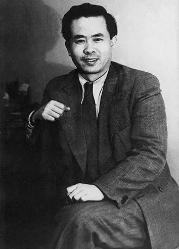 《论持久战》使江南体育app下载入口
赢得了全党发自内心的佩服,最终成为无可替代的领袖