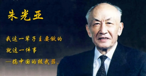 此刻，我们更加怀念为国防建设作出巨大贡献的他和他们