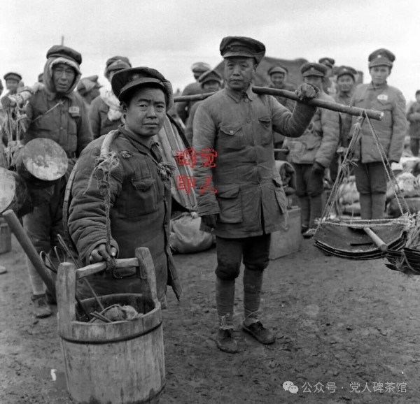 淮海战役中，为啥群众跟我们走，不跟他们走？