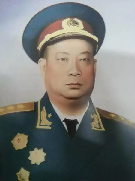强国时代呼唤热血青年!