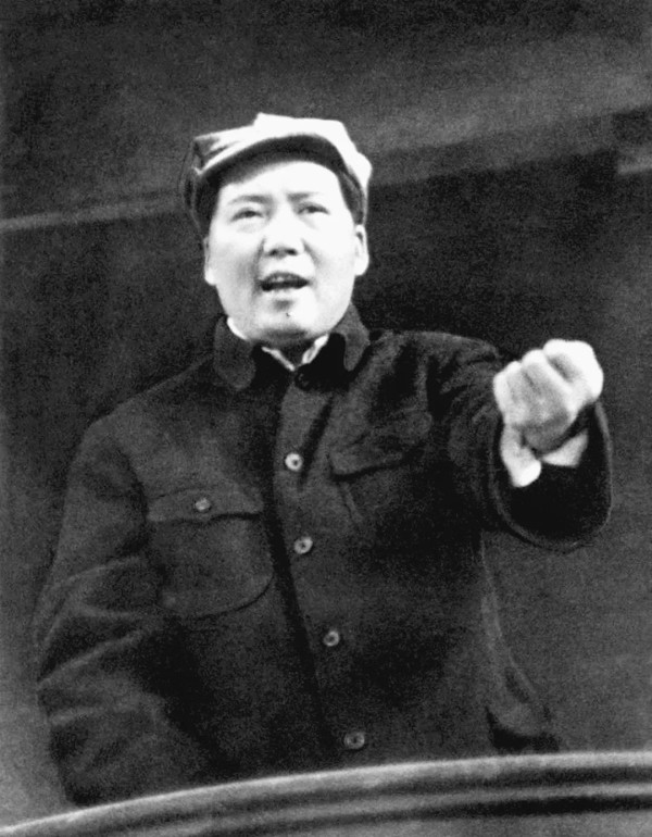 这个会上,王明表示要做毛主席的小学生,毛主席强调惩前毖后治病救人