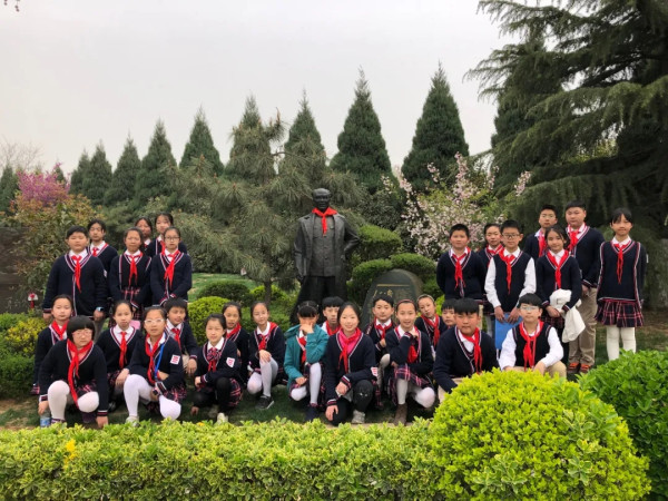 《谁是最可爱的人》诞生拾絮——纪念抗美援朝中国人民志愿军出国作战五十周年访魏巍