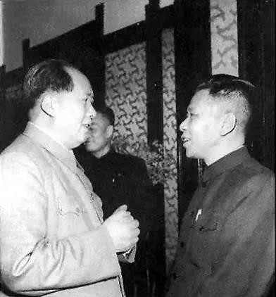 毛主席不懂经济建设？是他不懂，还是你们不懂他？