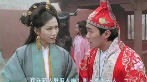总统不行or制度不行？才一年，小甜甜拜登咋成牛夫人了