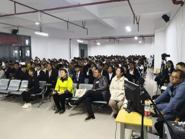 中国红色文化研究会老山精神专委会开展红色文化宣讲进高校公益活动