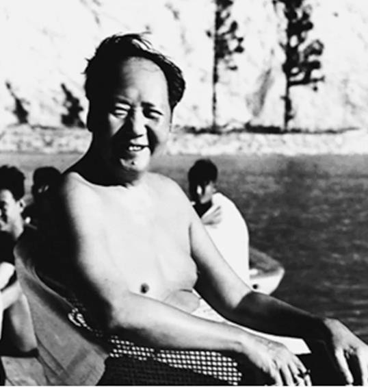 被毛主席誉为“才子和作家”的李尔重，七次伴陪毛主席畅游长江
