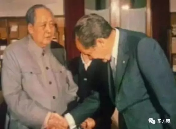 尼克松临走前，为何对毛主席深鞠一躬？