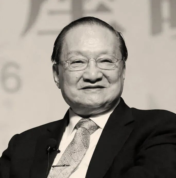 “那个查先生向我这个吵架出名的外交部长叫战了！”