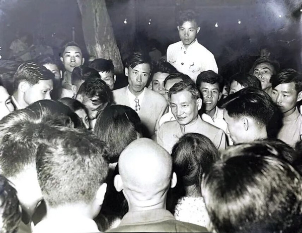 一次特别的现场调研：陈云与售货员面对面