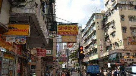 “输血”的霍英东，“吸血”的李嘉诚