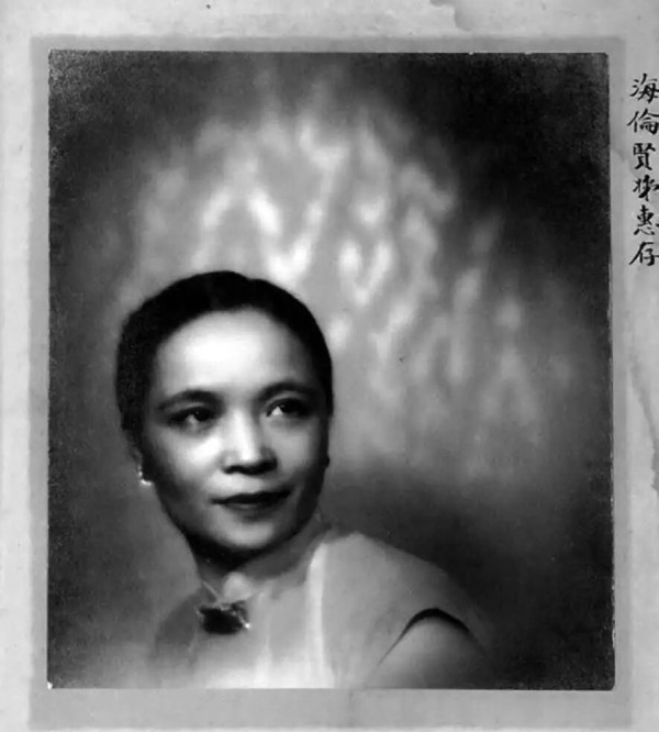 中共“一大”的女性参与者