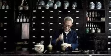 不准中医介入，究竟是为了人民，还是人民币？