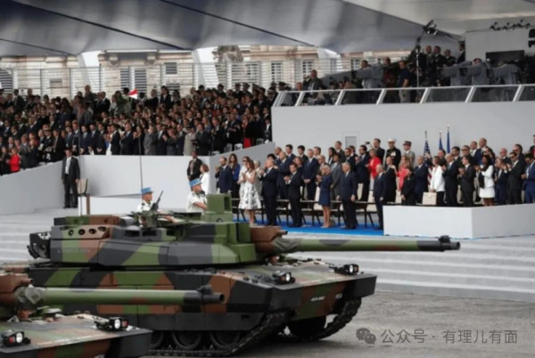 破天荒:美国阅兵为总统庆生!