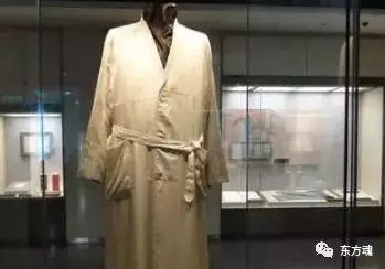 尼克松临走前，为何对毛主席深鞠一躬？