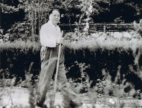 毛泽东:官当大了,容易忘了还有受苦的人!