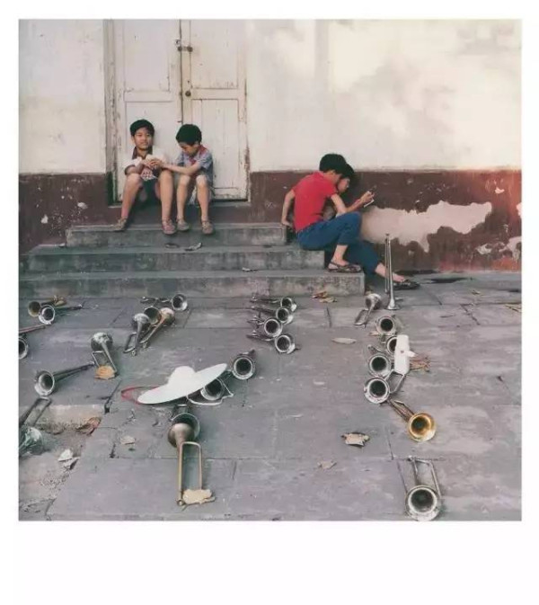 日本摄影家说:根本不用抓拍,1980年代的中国儿童每一个都那么纯真
