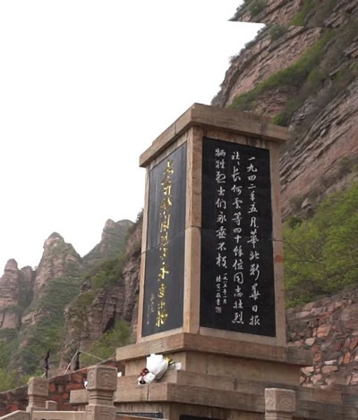 一个铅字就是一颗子弹,这是怎样的斗争精神?