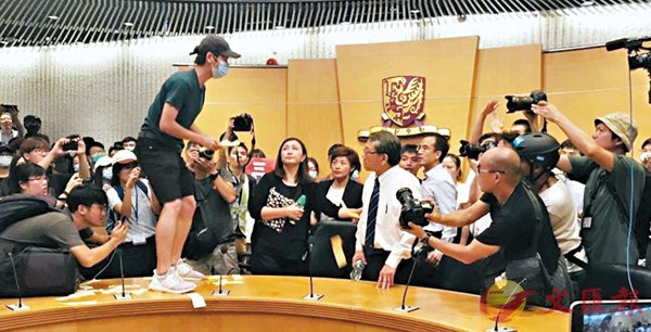 香港家长一字一泪怒斥港中大校长