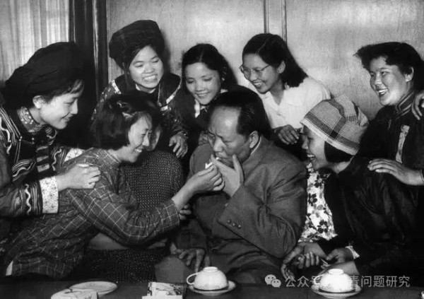为毛主席点烟的那个知青好榜样徐建春去世了!