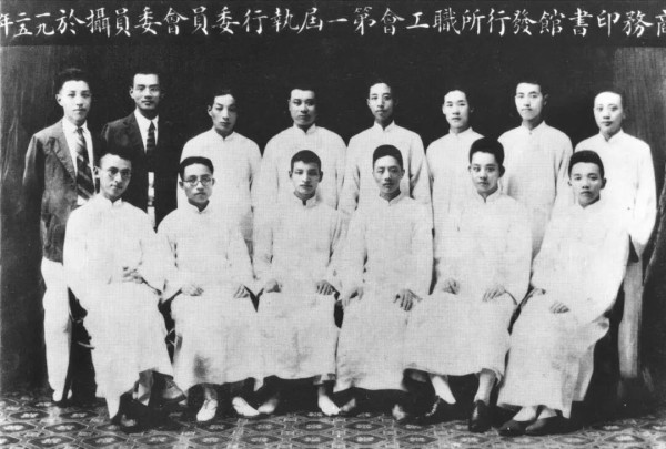 陈云的办公桌玻璃板下为何总有一张气候情况表？