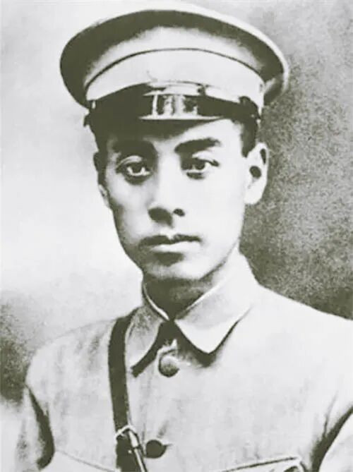 周恩来在历史转折时刻