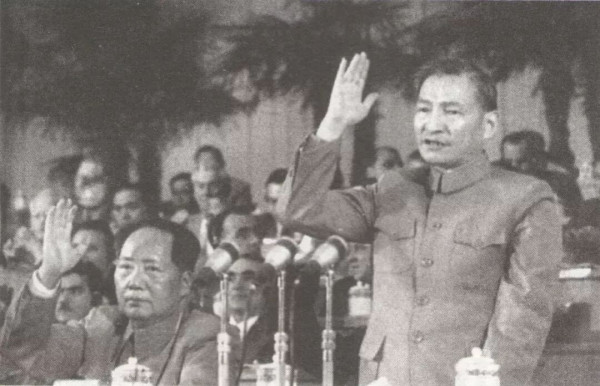 陈云的办公桌玻璃板下为何总有一张气候情况表？