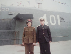 魏兰:在惊涛骇浪的核潜艇海上试验中与男子汉比肩