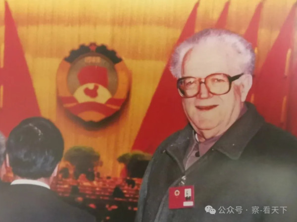 远赴而来的国际共产主义白衣战士傅莱
